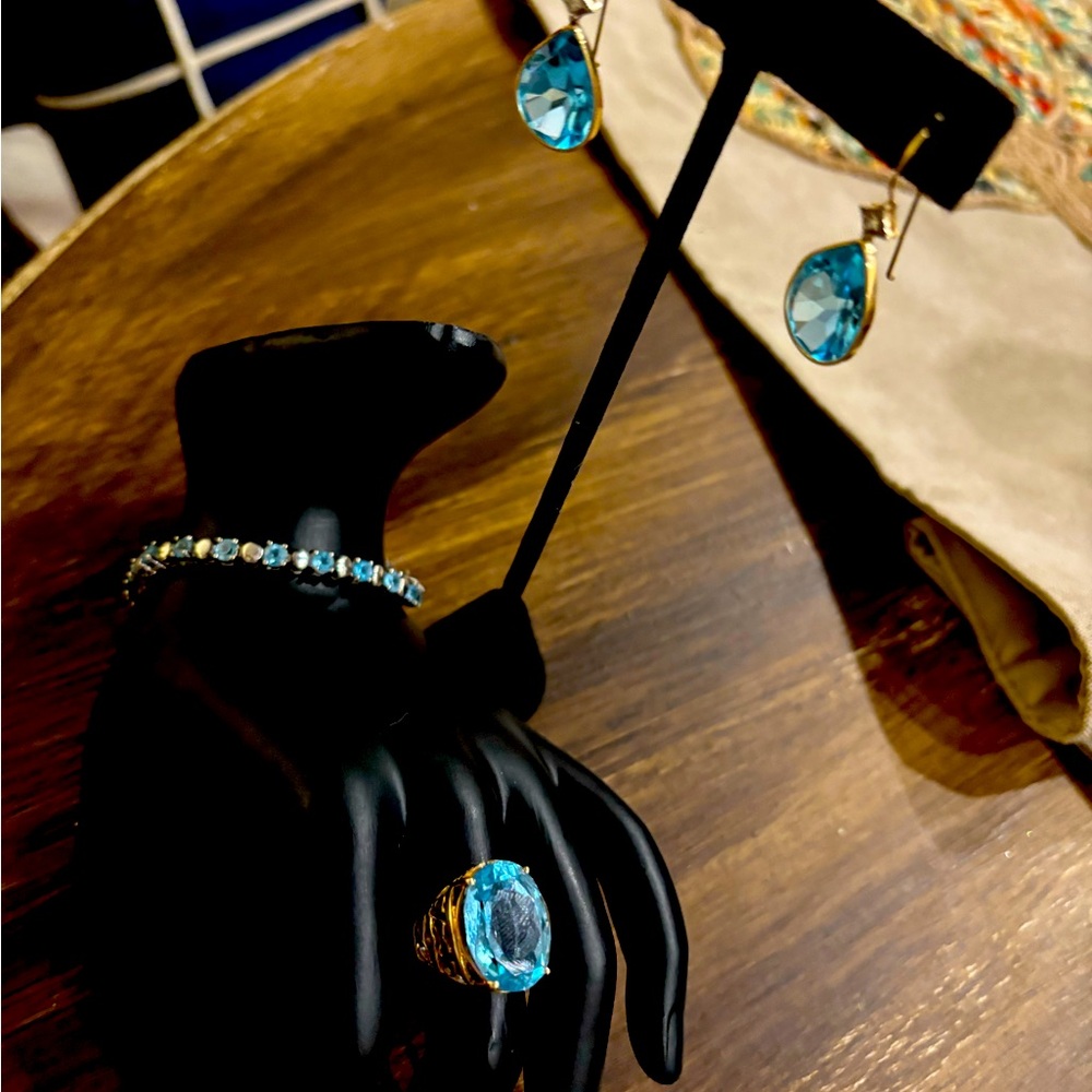 Genuine Swiss blue topaz ring 10kt gold